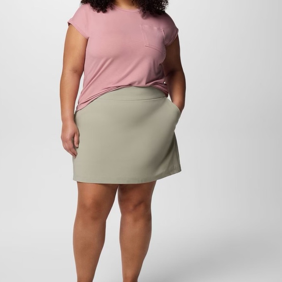 Columbia Sportswear Company Pants - Columbia Women's Beige Skort.  Size XXL